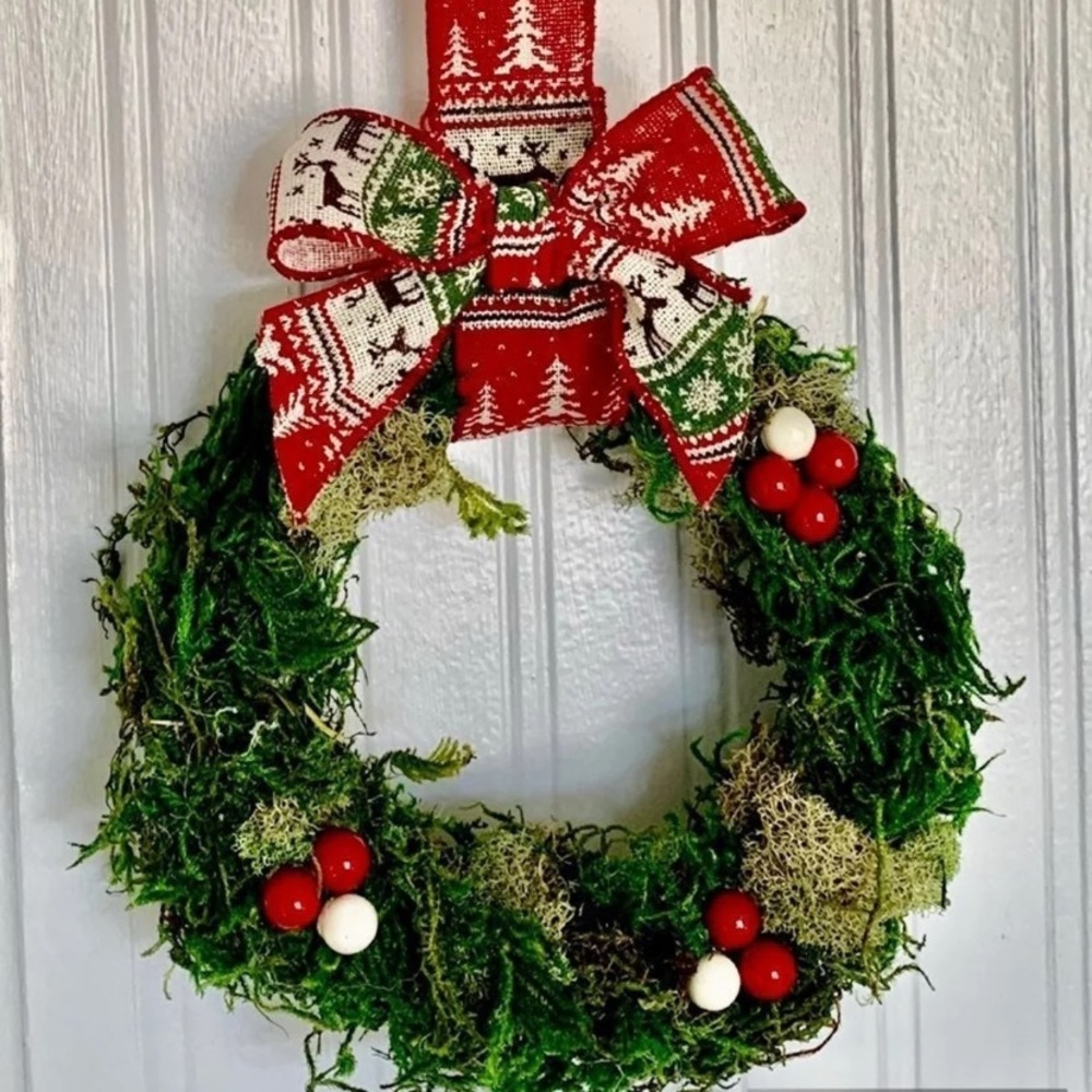 🌹SOLD🌹Pretty Christmas Holiday Mossy Mini Wreath Red Green Ivory Rustic Bow